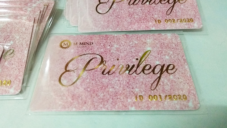 พิมพ์การ์ด pvc เฉพาะจุดสีทอง บัตรพิมพ์เคเงิน ทำบัตรปั๊มฟอยล์